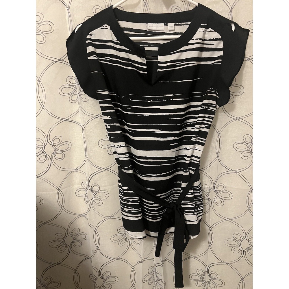 New York & Co Women's Black & White Striped Top With Tie Around Size Small